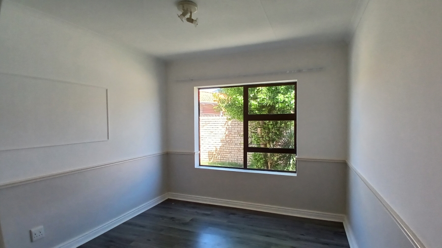 To Let 3 Bedroom Property for Rent in Summerstrand Eastern Cape